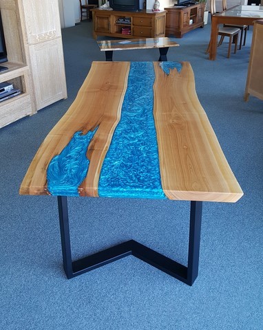 Table-riviere-résine-époxy